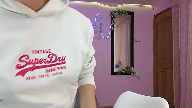 MiSofialeal online show from 16, 10, 2025