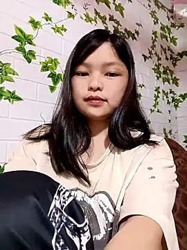 XoiXoi232 online show from 9, 4, 2026