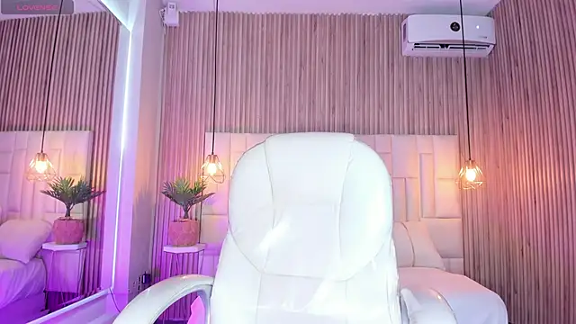 Cloe Black online show from 8, 11, 2025