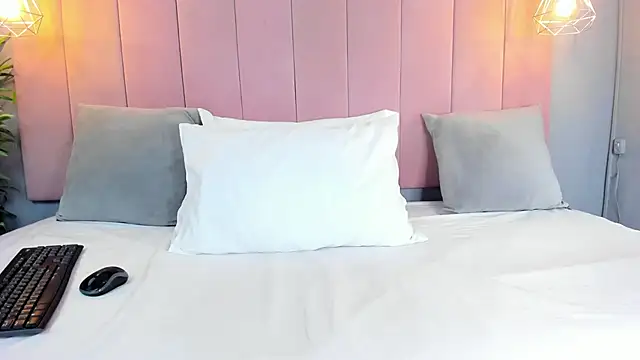 Cloe Black online show from 7, 11, 2025