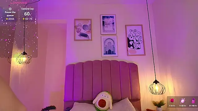 Isabelgh  online show from 9, 9, 2025