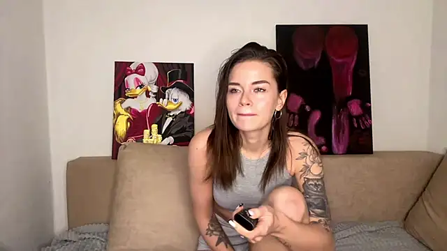 Petal Couple online show from 16, 12, 2025