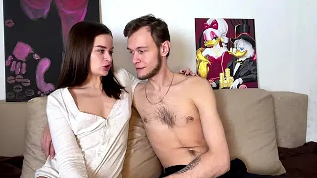 Petal Couple online show from 3, 11, 2025