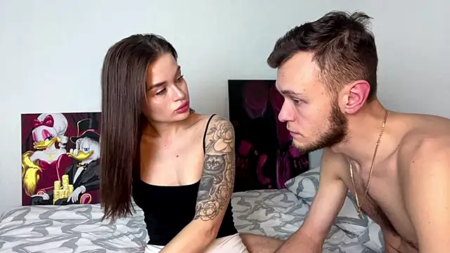 Petal Couple online show from 18, 11, 2025