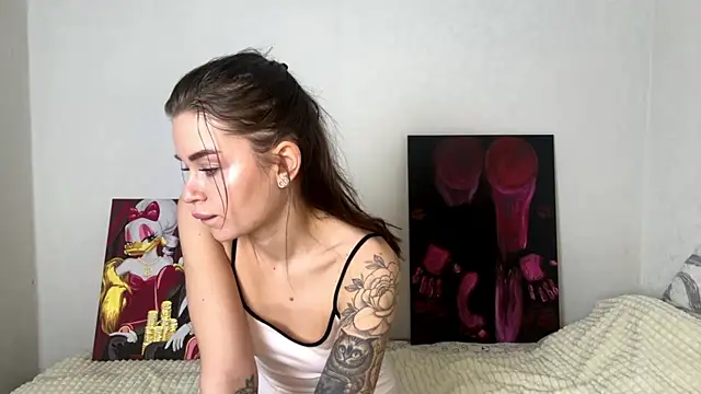 Petal Couple online show from 28, 11, 2025