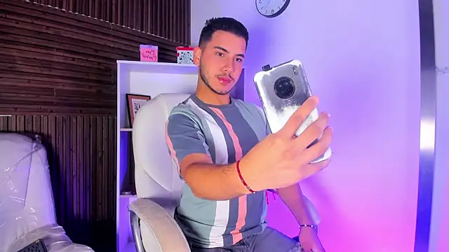 Axel grey  online show from 24, 11, 2025