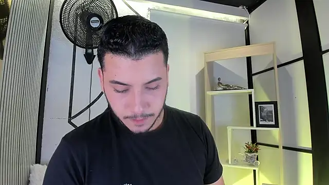 Snapshot of Axel_grey_ chatting on 3, 7, 2026 Axel grey online show from 3, 7, 2026