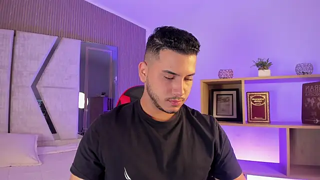 Snapshot of Axel_grey_ chatting on 8, 7, 2026 Axel grey online show from 8, 7, 2026