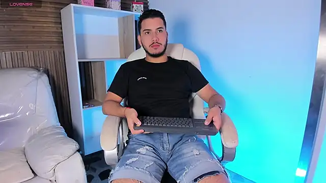 Axel grey  online show from 8, 10, 2025