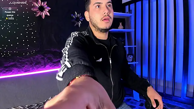 Axel grey  online show from 20, 12, 2025