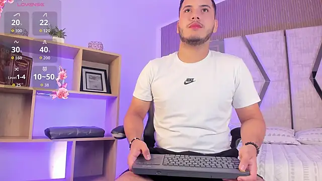 Snapshot of Axel_grey_ chatting on 23, 6, 2026 Axel grey online show from 23, 6, 2026