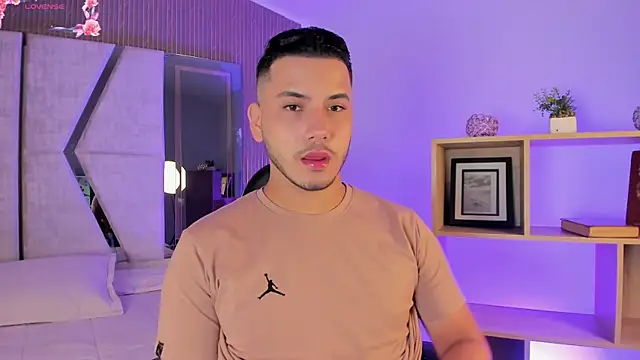 Snapshot of Axel_grey_ chatting on 4, 7, 2026 Axel grey online show from 4, 7, 2026