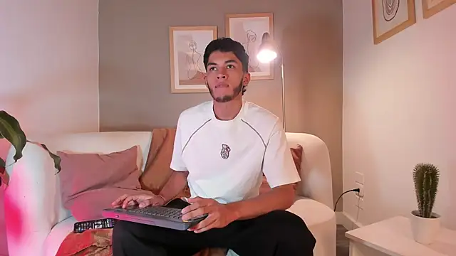 Tylerffoxx online show from 8, 5, 2026
