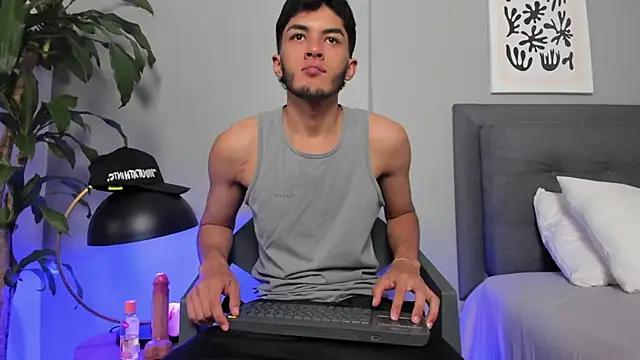 Snapshot of Tylerffoxx chatting on 29, 6, 2026 Tylerffoxx online show from 29, 6, 2026