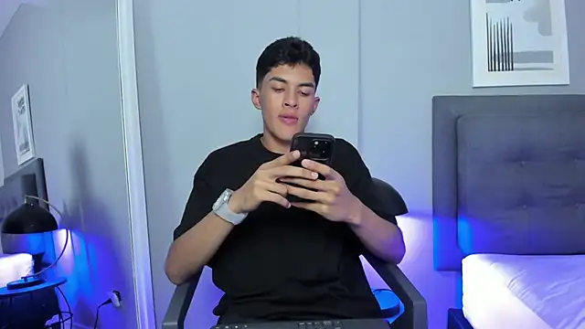 Tylerffoxx online show from 6, 11, 2025