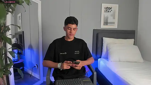 Tylerffoxx online show from 2, 10, 2025