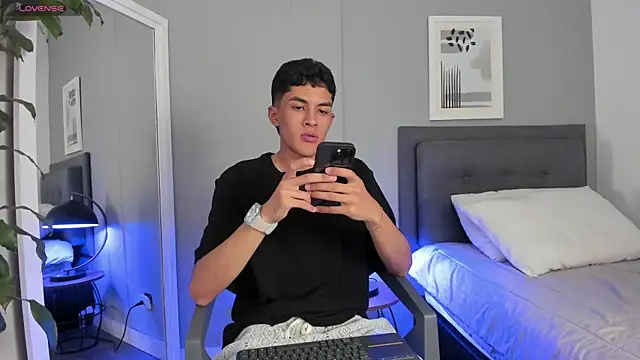 Tylerffoxx online show from 6, 10, 2025