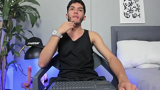 Snapshot of Tylerffoxx chatting on 30, 6, 2026 Tylerffoxx online show from 30, 6, 2026