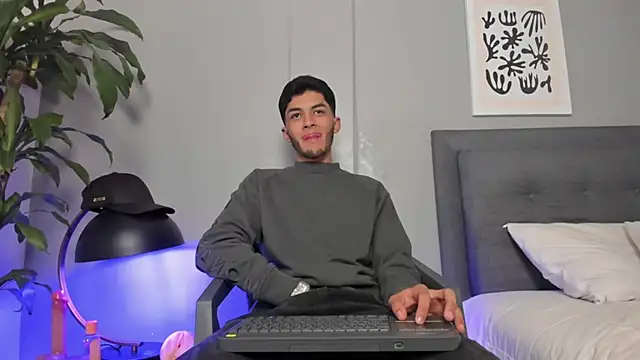 Snapshot of Tylerffoxx chatting on 21, 6, 2026 Tylerffoxx online show from 21, 6, 2026