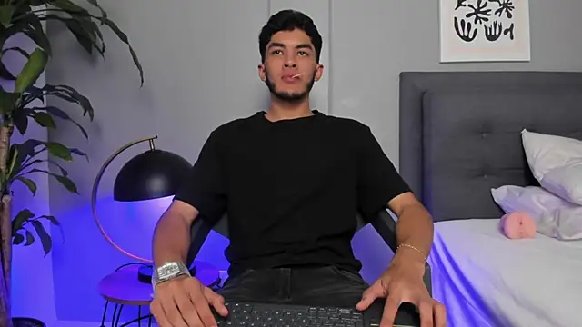 Tylerffoxx online show from 31, 5, 2026