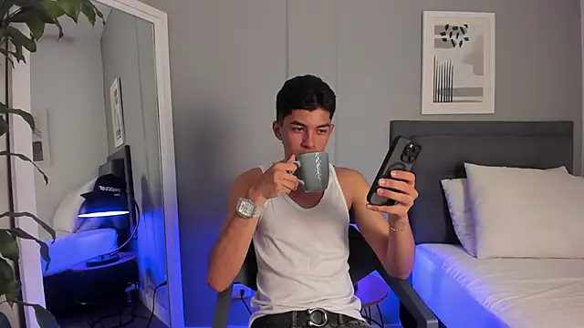 Tylerffoxx online show from 12, 10, 2025