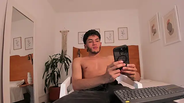 Snapshot of Tylerffoxx chatting on 27, 6, 2026 Tylerffoxx online show from 27, 6, 2026