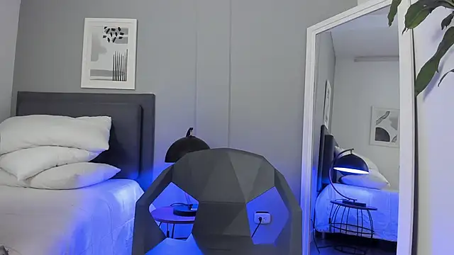 Tylerffoxx online show from 8, 9, 2025