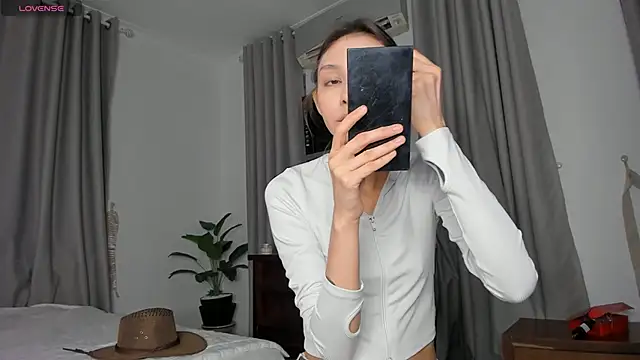 Amy Loveme online show from 2, 12, 2025