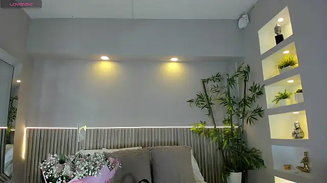 CarolineLee  online show from 13, 11, 2025