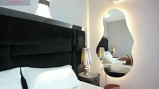 CarolineLee  online show from 13, 3, 2026