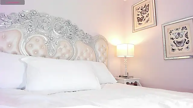 CarolineLee  online show from 19, 11, 2025