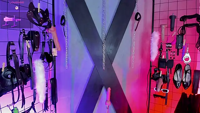 Snapshot of VictoryaLiah_BDSM chatting on 11, 11, 2025 VictoryaLiah BDSM online show from 11, 11, 2025