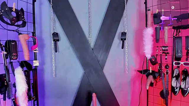 Snapshot of VictoryaLiah_BDSM chatting on 6, 11, 2025 VictoryaLiah BDSM online show from 6, 11, 2025