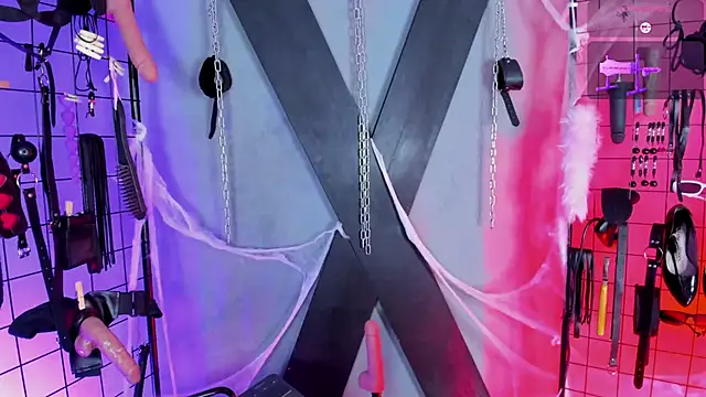 Snapshot of VictoryaLiah_BDSM chatting on 28, 10, 2025 VictoryaLiah BDSM online show from 28, 10, 2025