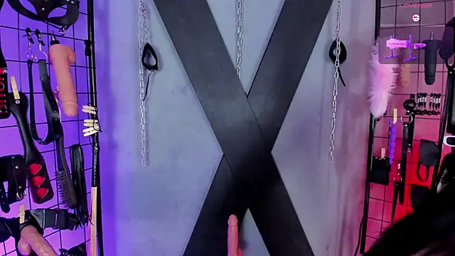 Snapshot of VictoryaLiah_BDSM chatting on 4, 11, 2025 VictoryaLiah BDSM online show from 4, 11, 2025