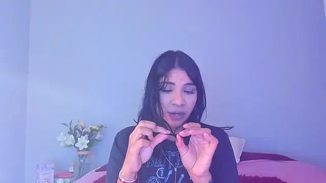 Laura-angeel online show from 1, 12, 2025