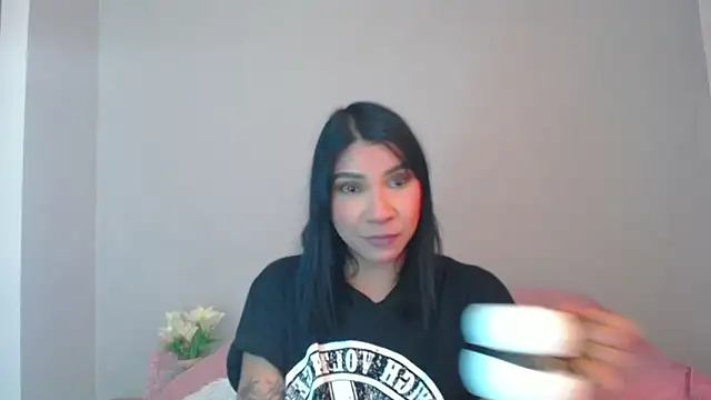 Laura-angeel online show from 8, 9, 2025