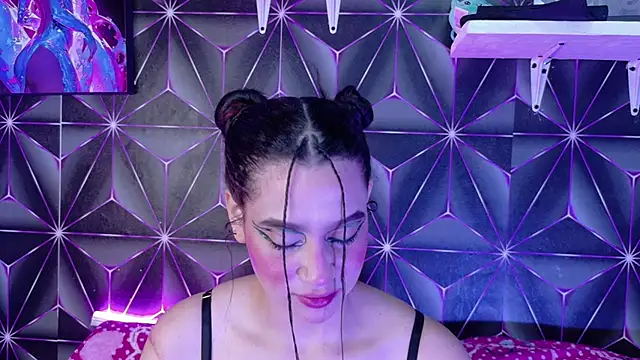 Megan Luxe online show from 5, 10, 2025