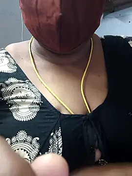 Snapshot of TAMIL_ELAKKIYA chatting on 1, 3, 2026 TAMIL ELAKKIYA online show from 1, 3, 2026