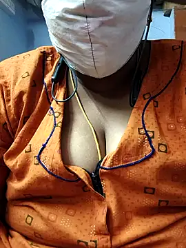 Snapshot of TAMIL_ELAKKIYA chatting on 14, 12, 2025 TAMIL ELAKKIYA online show from 14, 12, 2025