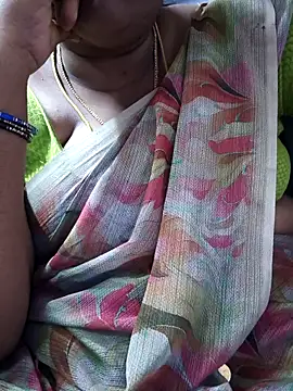 Snapshot of TAMIL_ELAKKIYA chatting on 19, 12, 2025 TAMIL ELAKKIYA online show from 19, 12, 2025