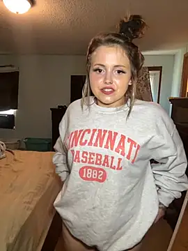 JuicyExxxperience online show from 4, 10, 2025