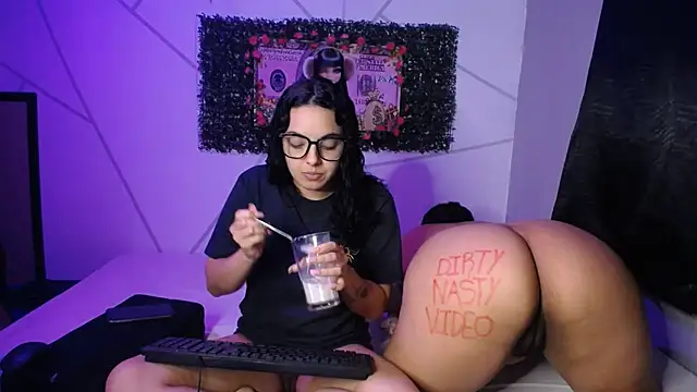 Snapshot of Sweet_Dirty_Baby chatting on 8, 7, 2026 Sweet Dirty Baby online show from 8, 7, 2026