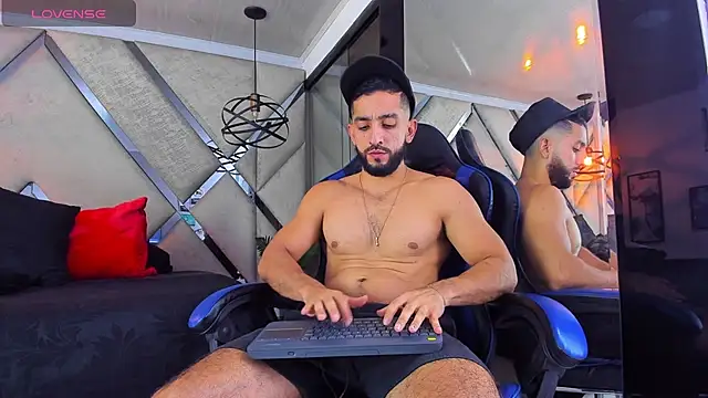 Snapshot of Yiyo10_ chatting on 2, 5, 2026 Yiyo10 online show from 2, 5, 2026