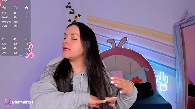 Ariah Walker  online show from 14, 9, 2025