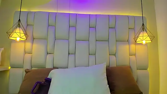 Snapshot of HannaPotther chatting on 19, 11, 2025 HannaPotther online show from 19, 11, 2025