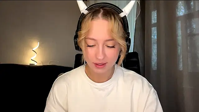 Jetta Corsacami online show from 19, 10, 2025