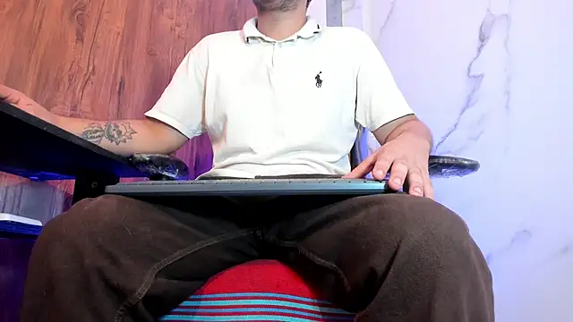 Snapshot of juanmechanic_ chatting on 20, 2, 2026 juanmechanic online show from 20, 2, 2026