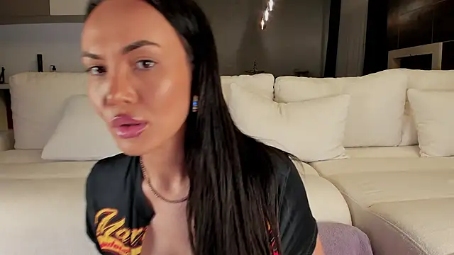 AmiraaLuxe online show from 30, 4, 2026