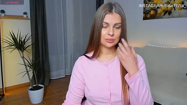 Cutie Lui online show from 12, 10, 2025